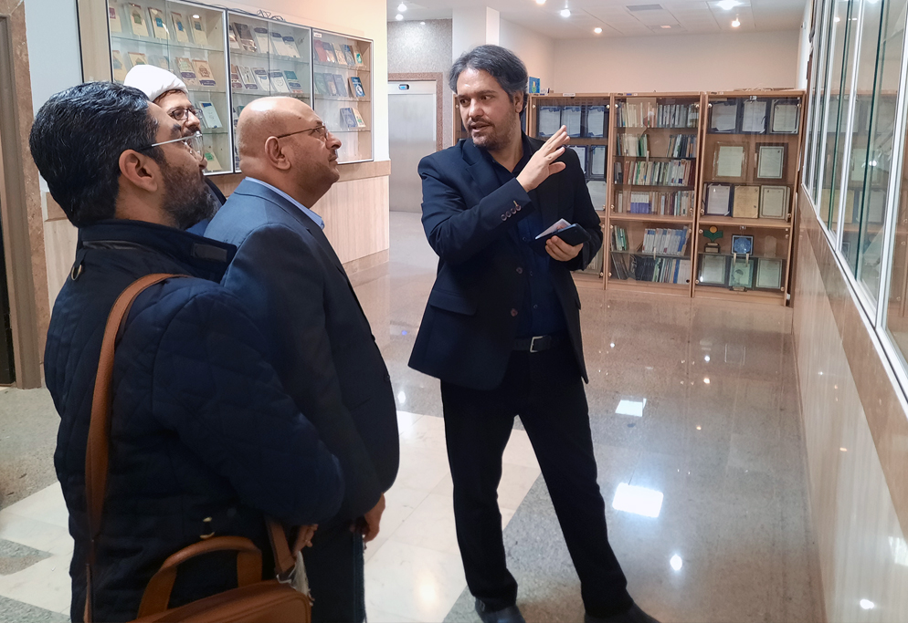 بازدید دکتر محمدصادق الهاشمی از پژوهشکده علوم و اندیشه سیاسی