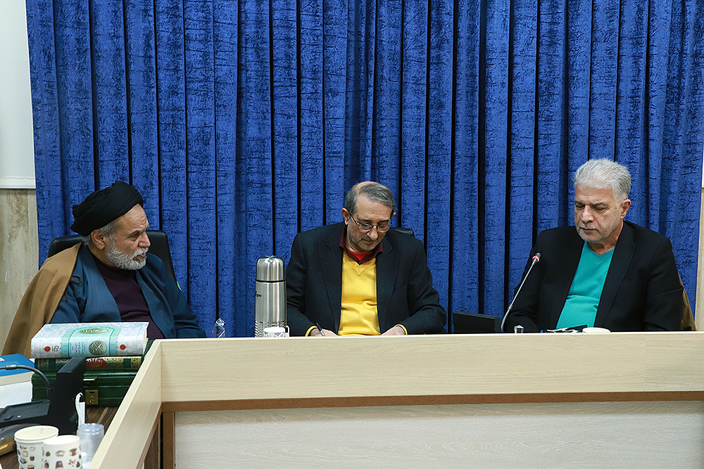 نشست نقد کتاب «نظریه واقع‌گرایی متعالی در فلسفه علم سیاست»